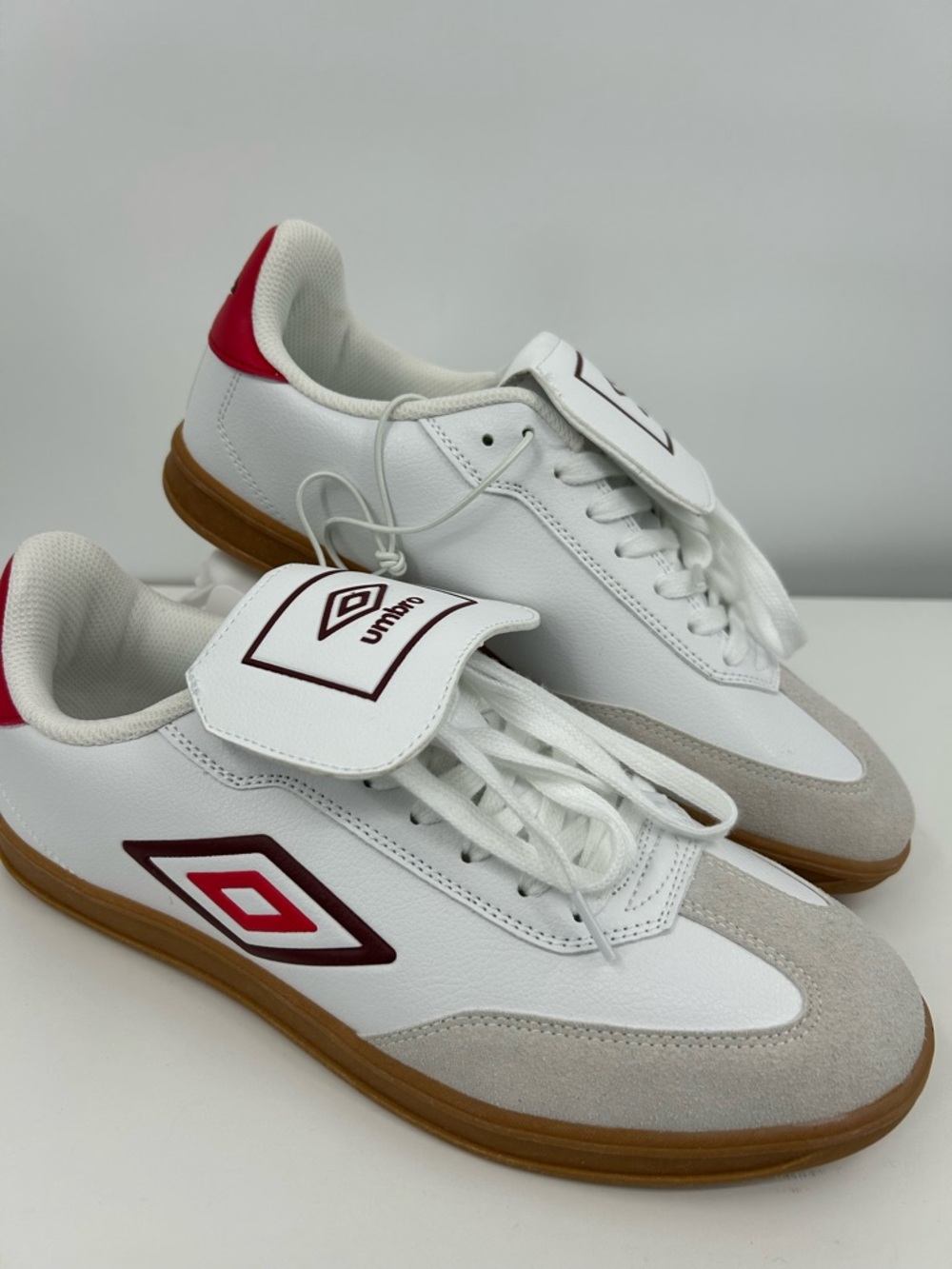 NWOB Umbro White & Red Indoor soccer shoes